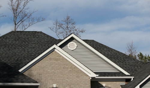 屋顶修理vs屋顶更换:我需要哪一个?