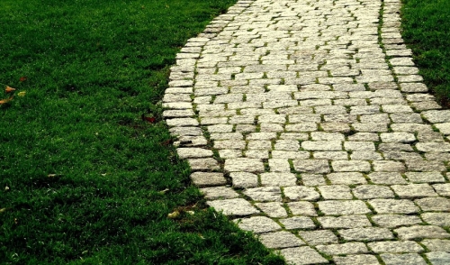 Use Paving Stones to Transform Your Outdoor Space