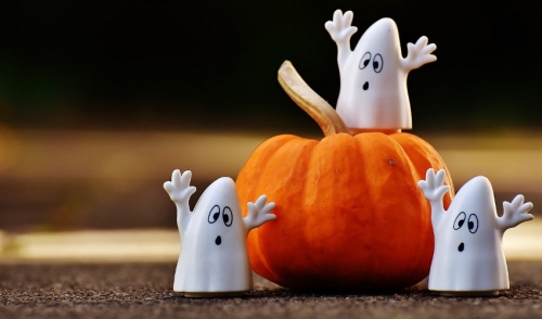 Safe and Cost Effective Ways to Decorate this Halloween