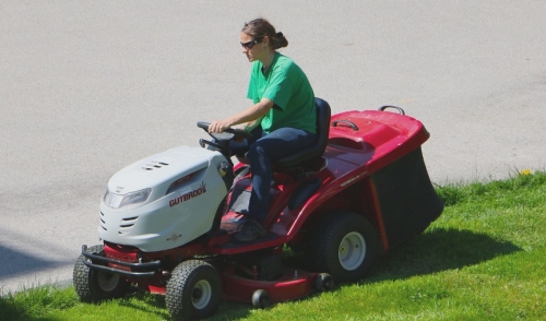 Five Tips For Mowing Your Lawn Safely