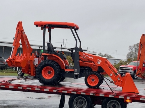 Kubota B26 Backhoe