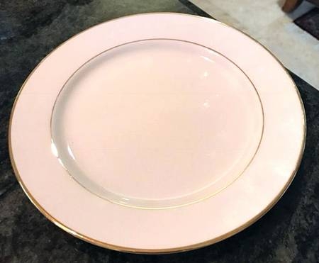 Plate, Luncheon Ivory w/ gold trim