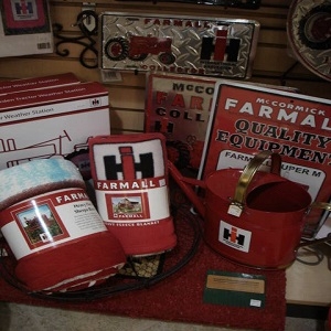 Red Tractor Lovers....Farmall
