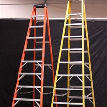 12' Fiberglass Stepladder