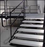 Stairs w/handrail