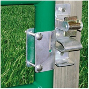 Co-Line Gate Latches