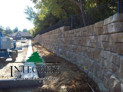 Commercial Retaining Wall with Natural Stone Look