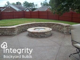 Light Brick Fire Pit with Wall Surrounding It