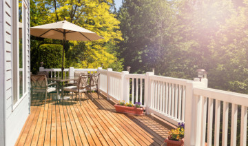 5 OUTDOOR DECK STYLING TIPS FROM THE HGTV® DREAM HOME 2021